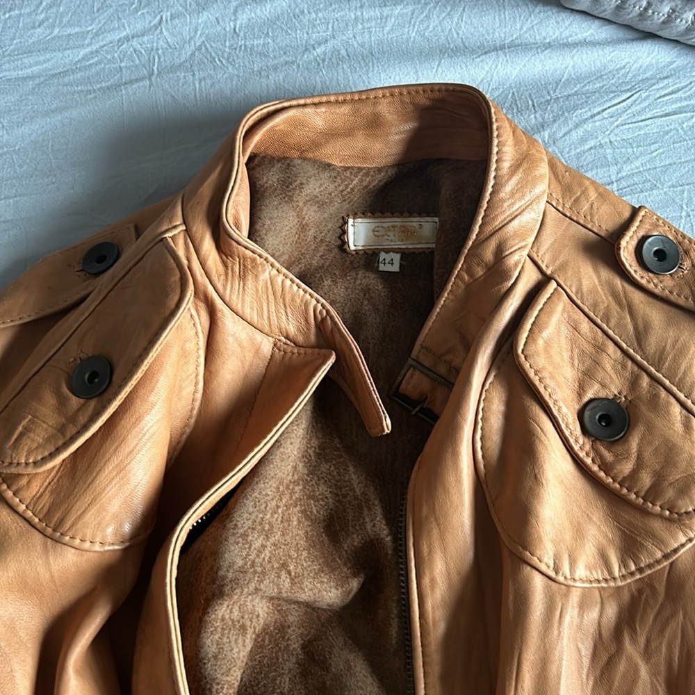 Leather jacket - Picture 3 of 10